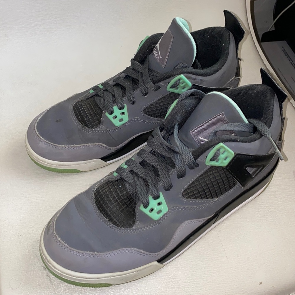 Jordan Retro 4 Green Glow size 6.5Y, 8 women’s.